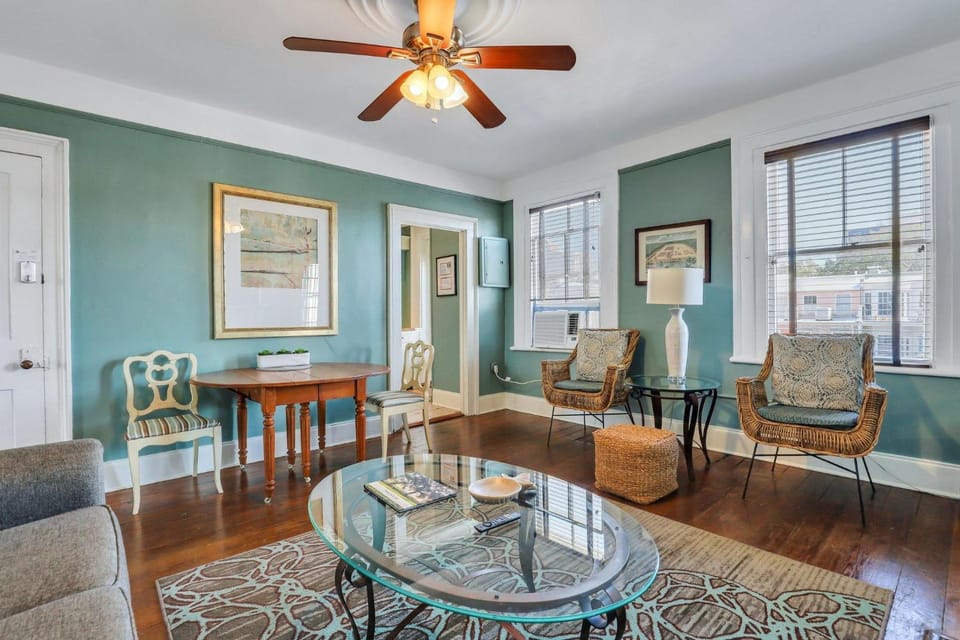 Southern Belle Skyline by Lucky Savannah Apartment in Savannah