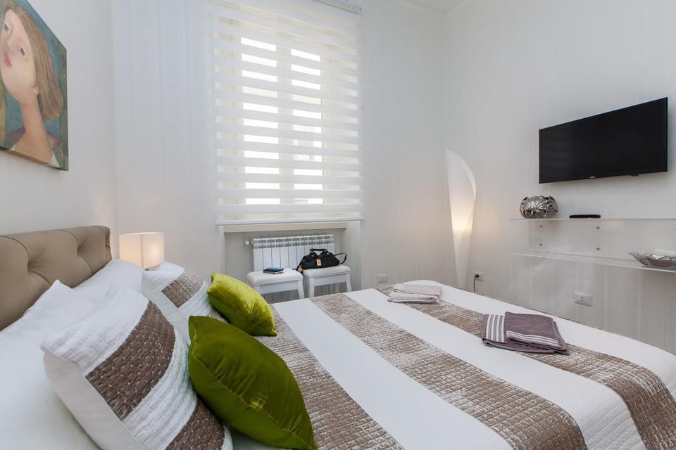 Appartamento Attrezzato ed elegante al Colosseo Apartment in Rome