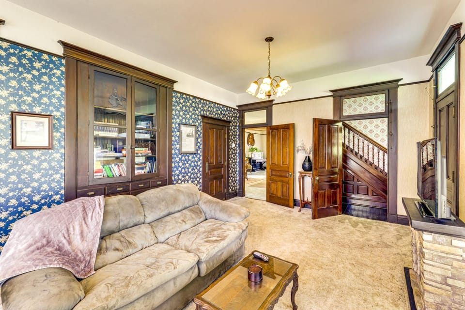 2 Mi to River: Historic Clarkston Home w/ Views! House in Clarkston