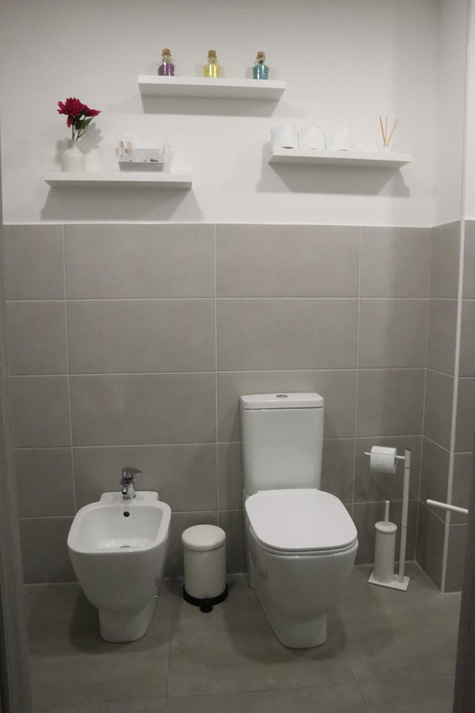 Toilet, bidet
