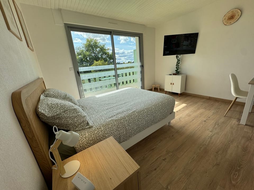 Bed, Living room