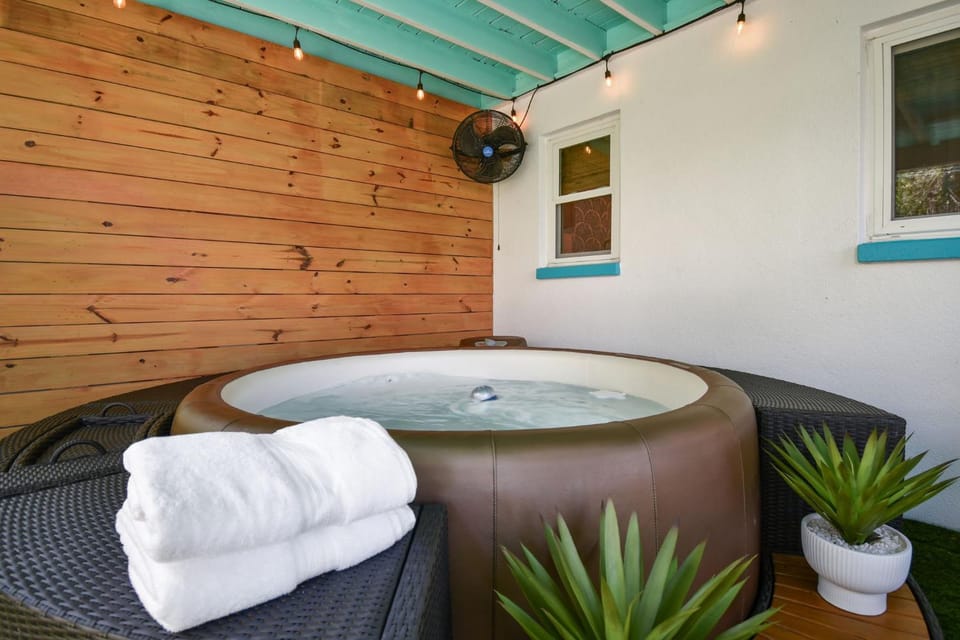 Hot Tub, towels