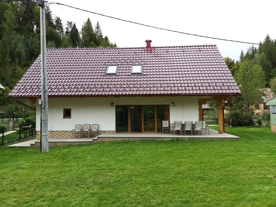 Property building, Day, Garden