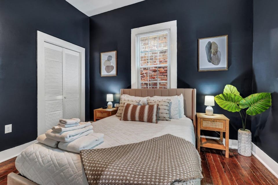 Azalea Cottage by Lucky Savannah Apartment in Savannah