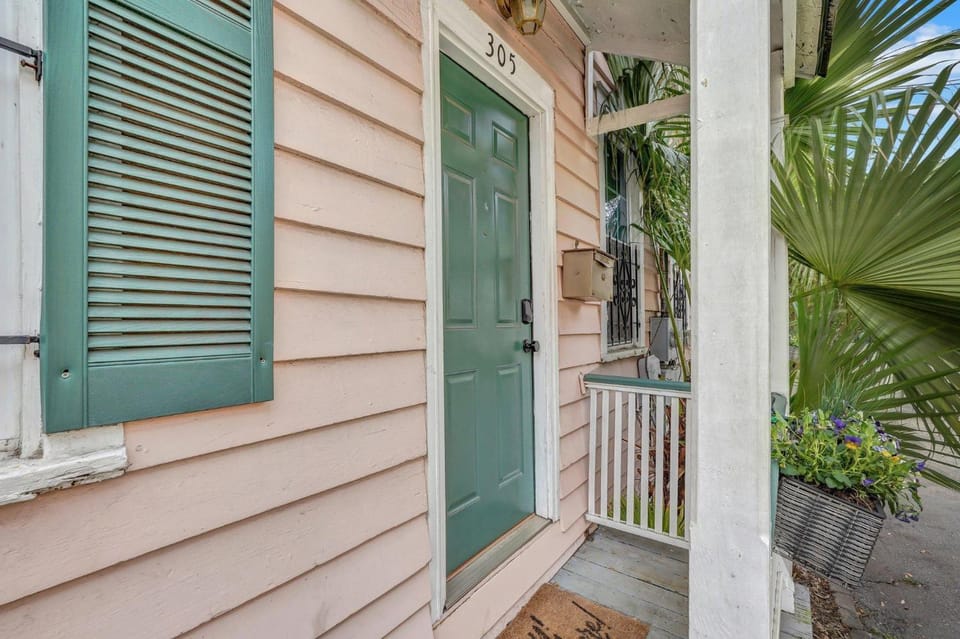Azalea Cottage by Lucky Savannah Apartment in Savannah