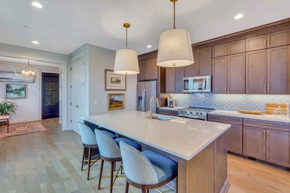 Riverfront Charm by Lucky Savannah Apartment in Savannah
