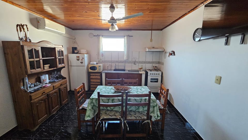 Kitchen or kitchenette, Dining area, oven, stove
