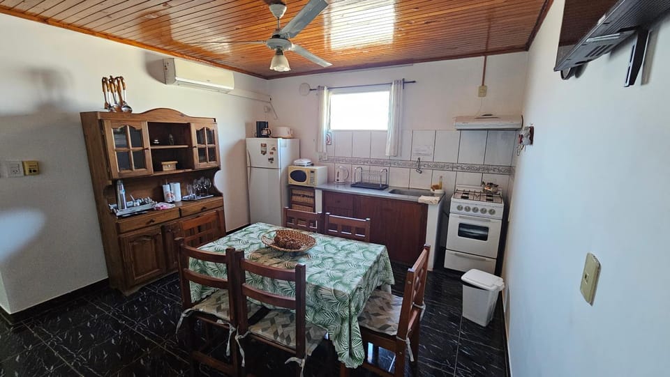 Kitchen or kitchenette, Seating area, Dining area, oven, stove