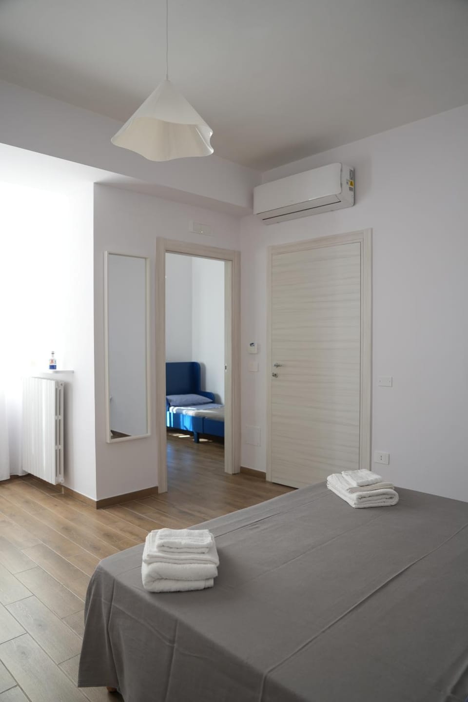 Photo of the whole room, Bedroom, towels