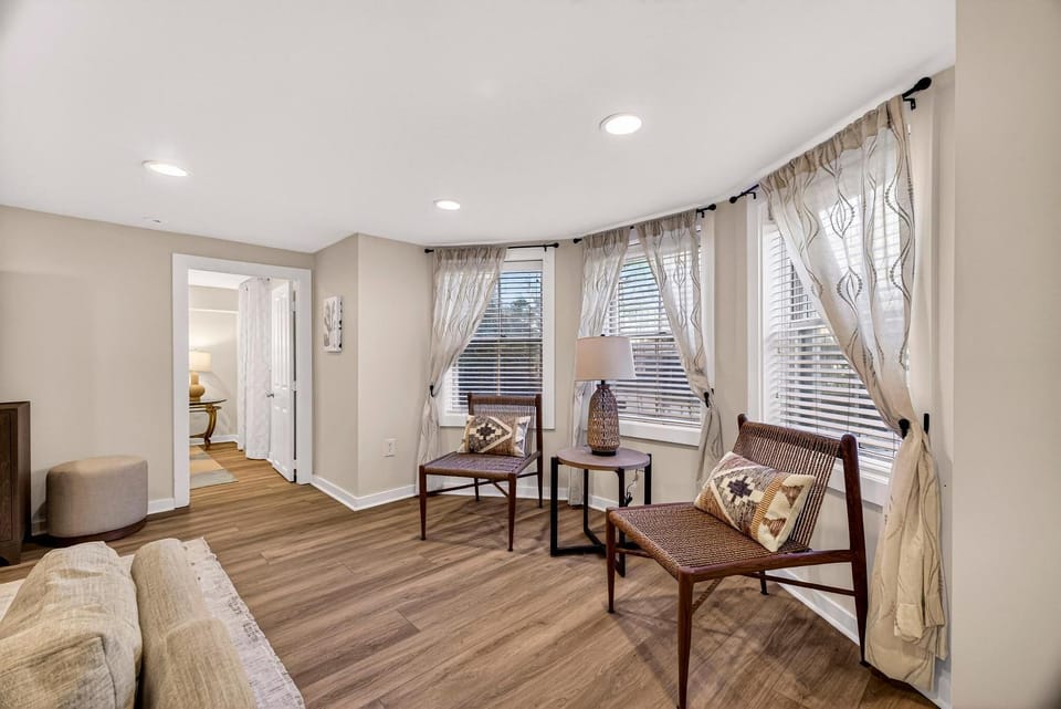 The Squares of Savannah: Chippewa by Lucky Savannah Apartment in Savannah