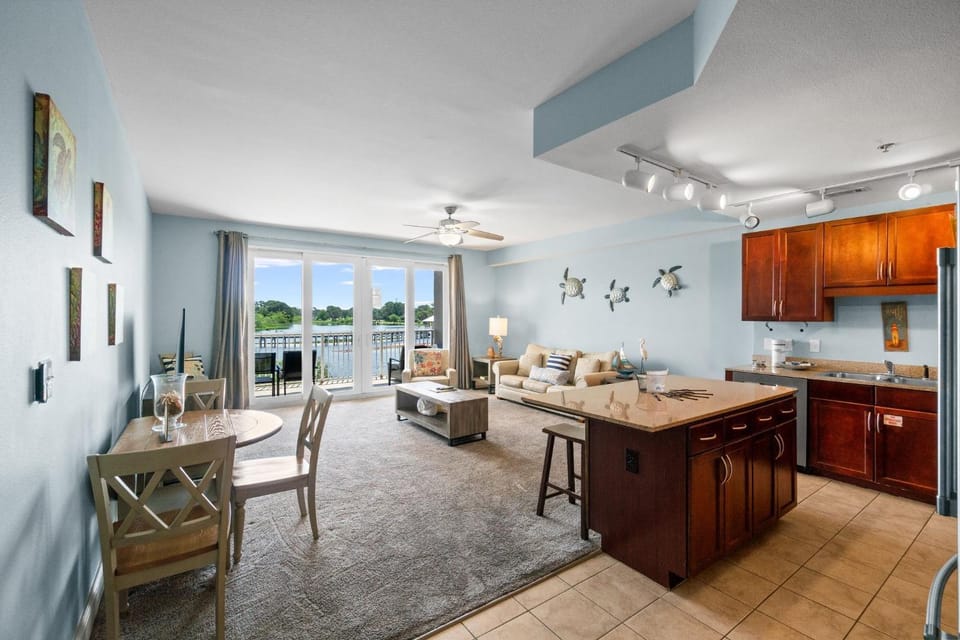 Kitchen or kitchenette, Living room, Seating area, Dining area