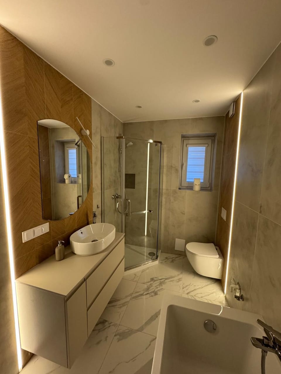 Shower, Toilet, Bathroom