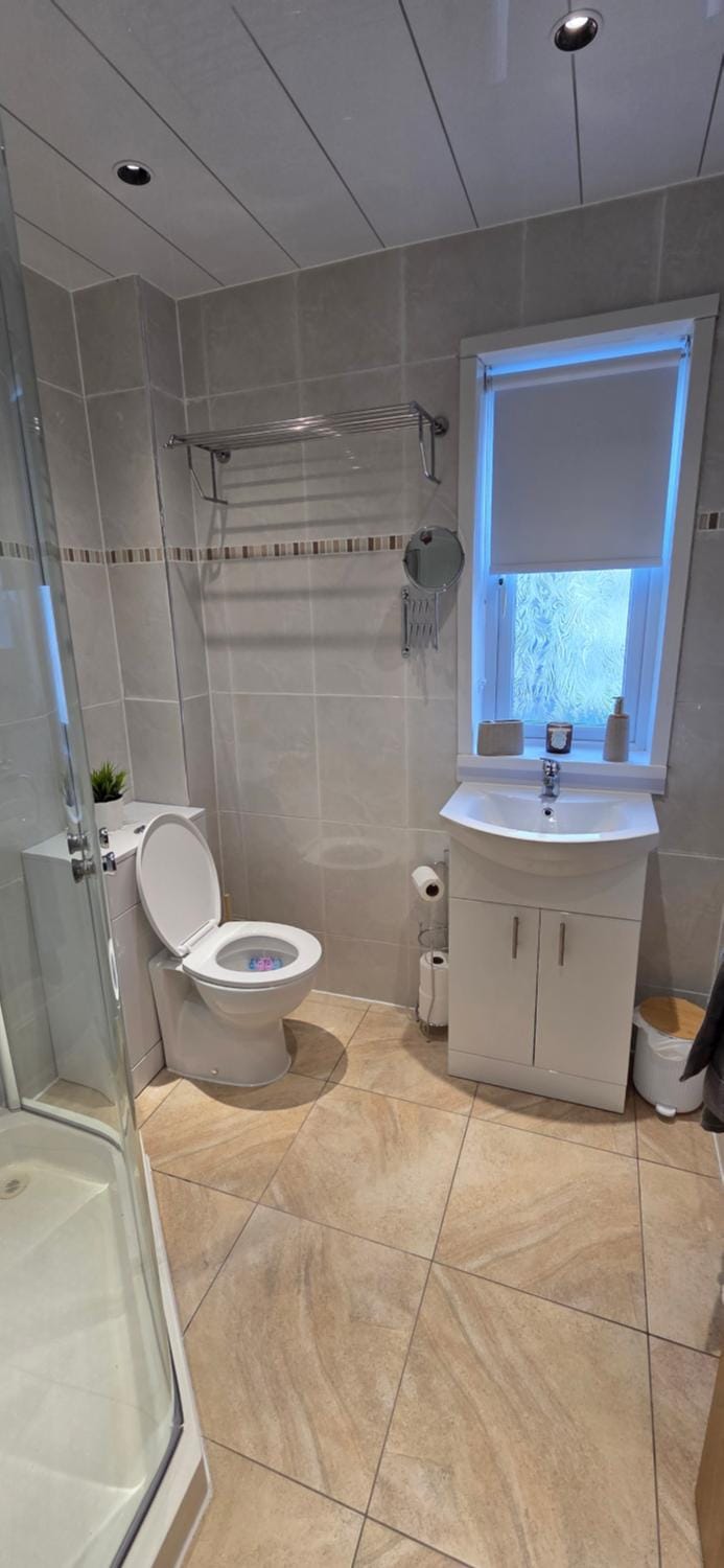 Shower, Toilet