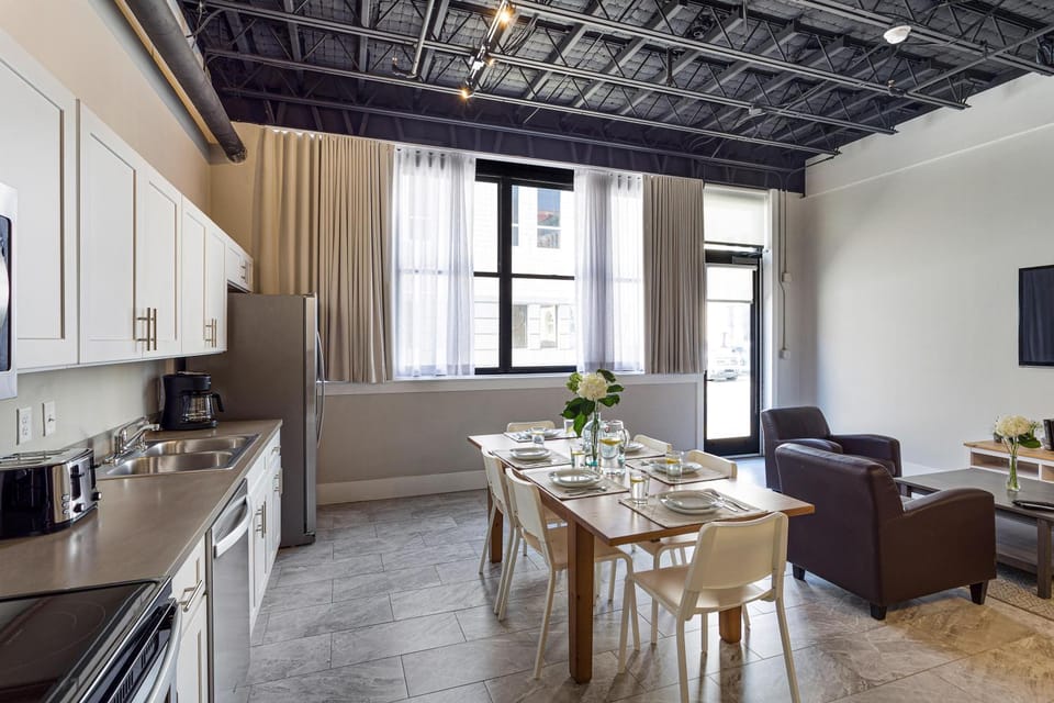 Whitaker Street Collection Unit 101 by Lucky Savannah Apartment in Savannah