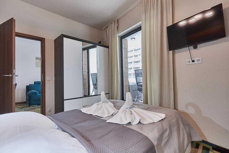 Bed, TV and multimedia, Photo of the whole room, Bedroom, wardrobe