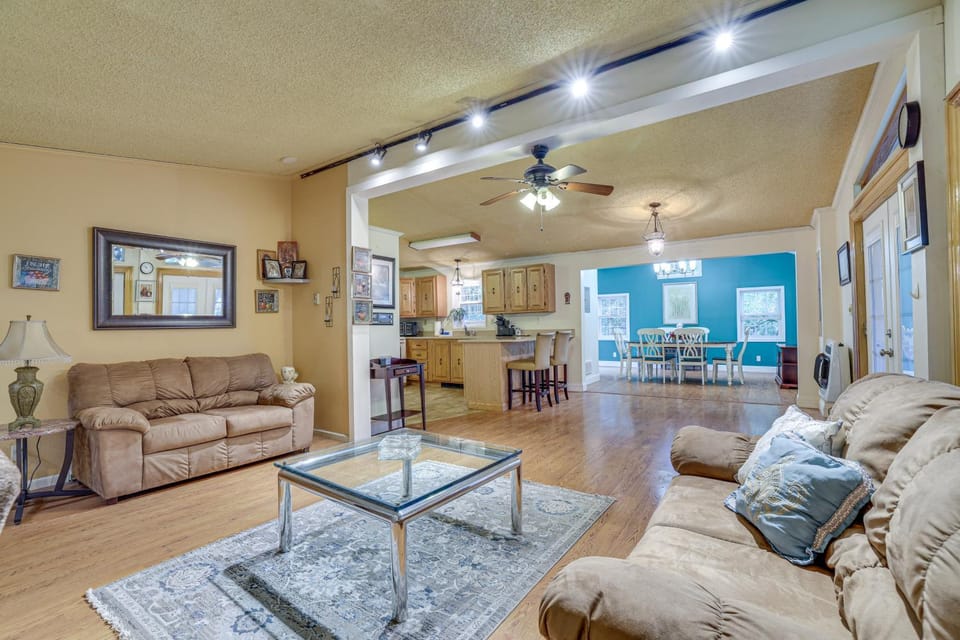 7 Mi to Big Boulder Mtn! Home w/ Pet-Friendly Yard House in Pocono Mountains