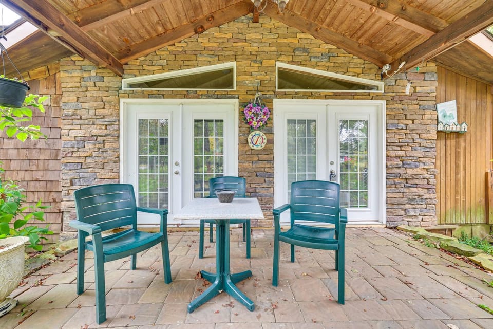7 Mi to Big Boulder Mtn! Home w/ Pet-Friendly Yard House in Pocono Mountains
