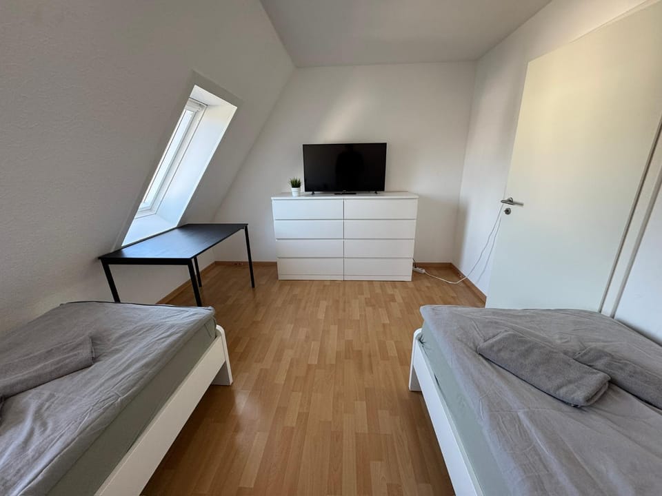 Photo of the whole room, Bedroom