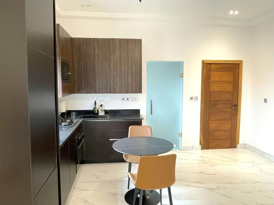 Kitchen or kitchenette, Dining area