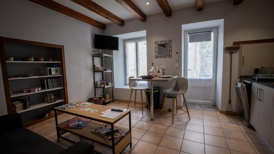 TV and multimedia, Kitchen or kitchenette, Dining area, pet friendly, stove