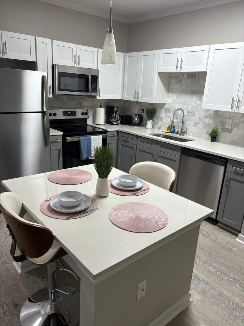 Stylish 1BR in Magnolia Easy Access to Woodlands Apartment in The Woodlands
