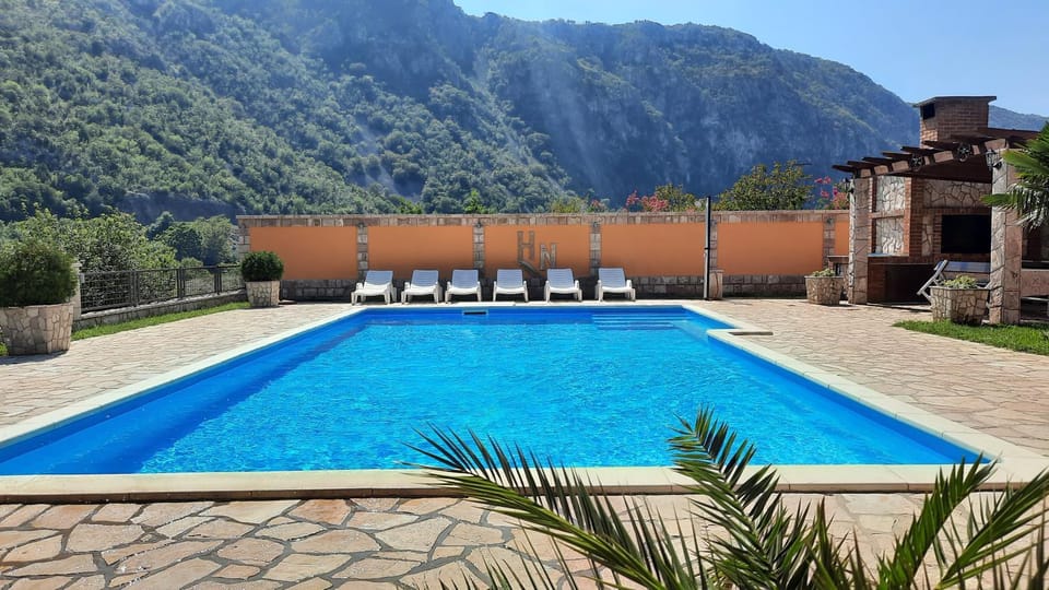 Day, Natural landscape, Mountain view, Pool view, Swimming pool, sunbed