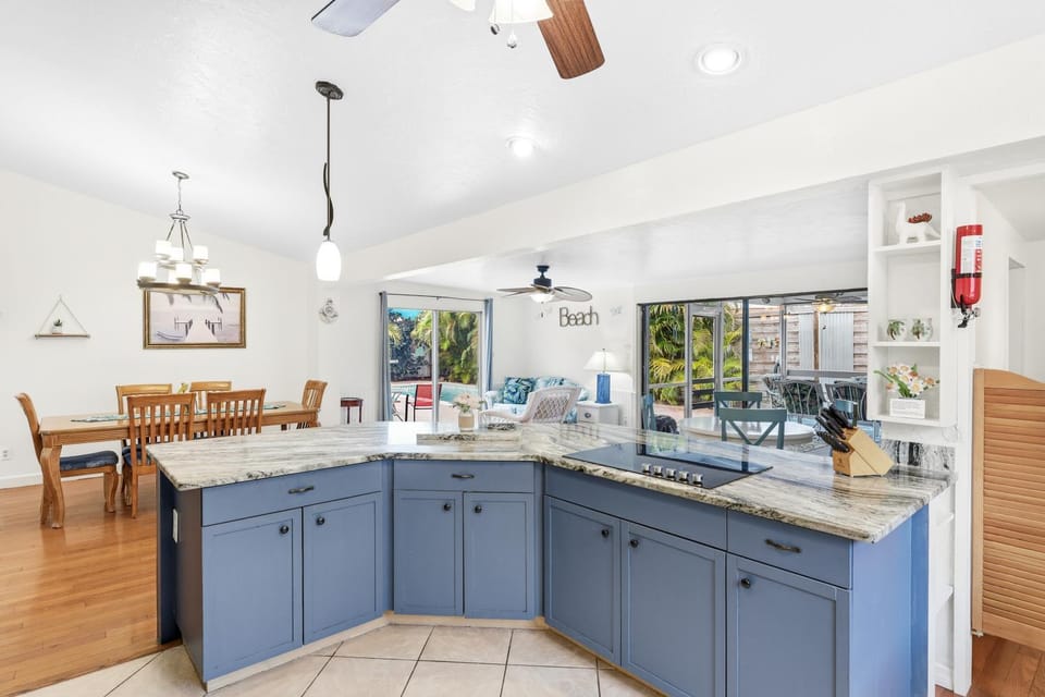 Trish's Beach Retreat with PoolSpa by Siesta Keys House in Gulf Gate Estates