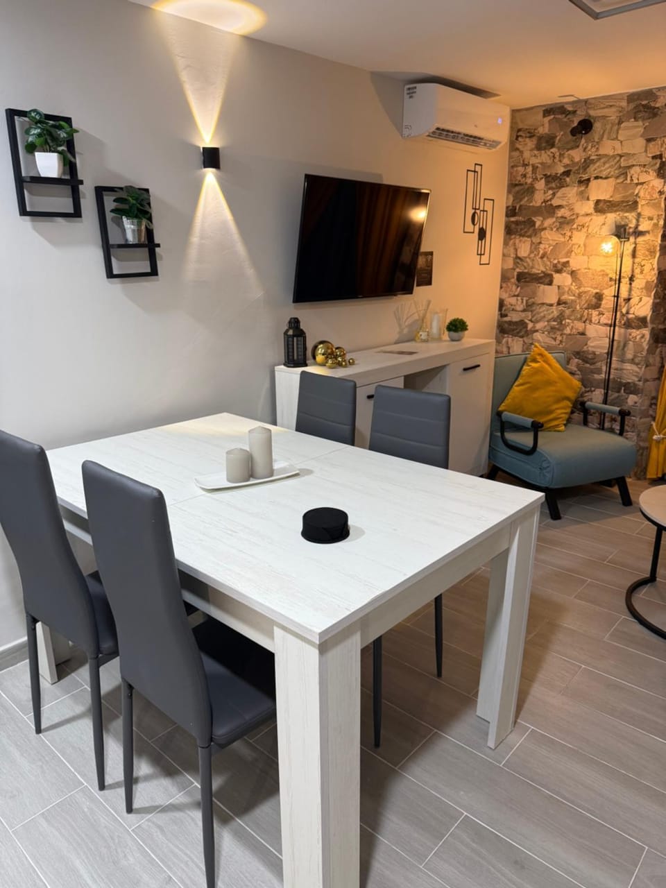 TV and multimedia, Dining area