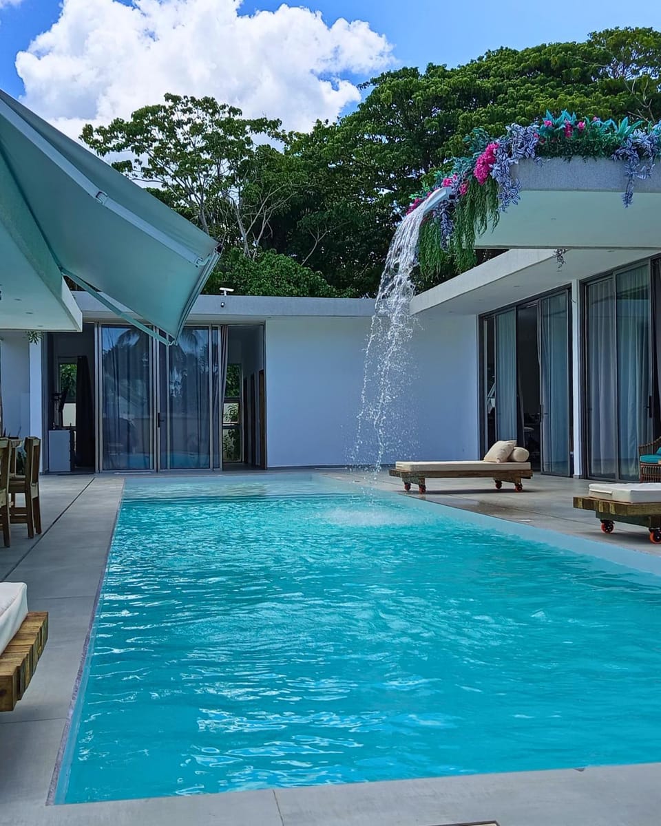 Property building, Day, Pool view, Swimming pool, sunbed