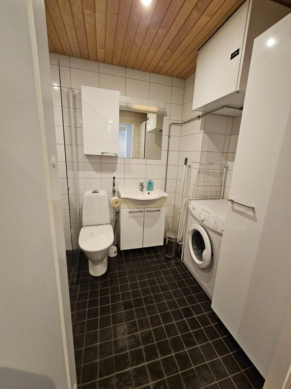 Bathroom, washing machine