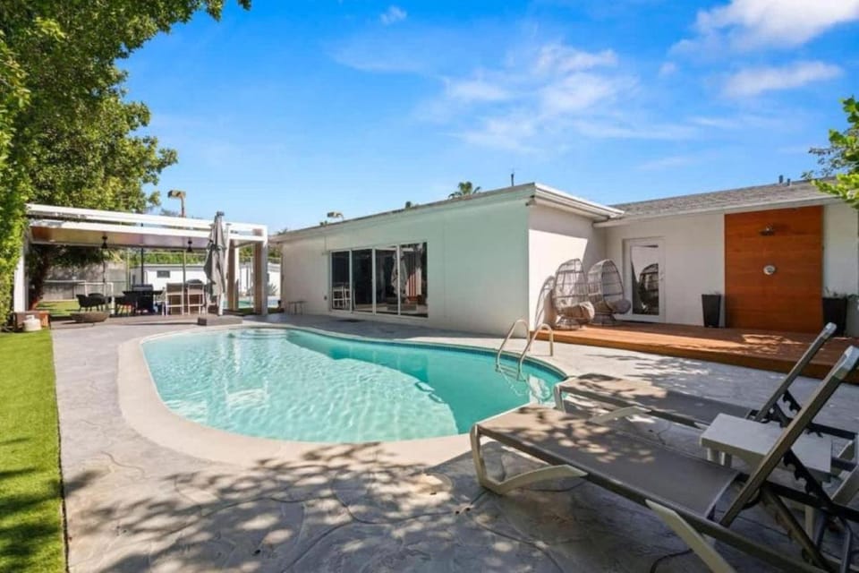 Property building, Swimming pool