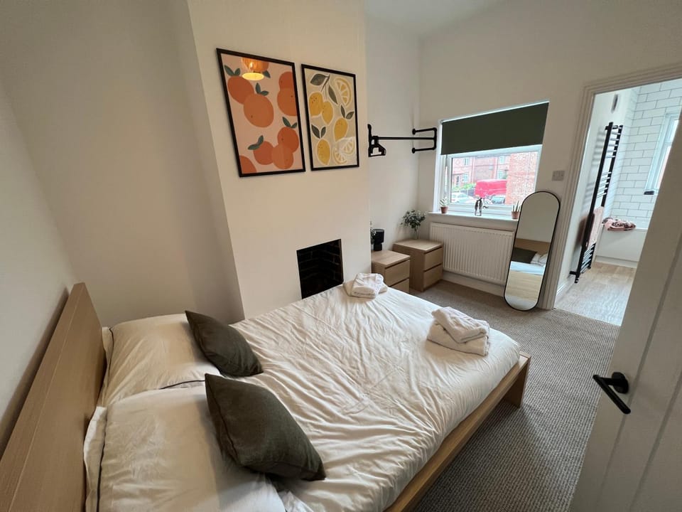 Warrington House - Sleeps 6 - WiFi - Free Parking - Contractor Friendly House in Warrington