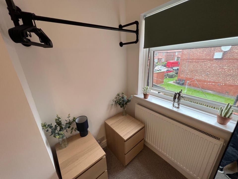 Warrington House - Sleeps 6 - WiFi - Free Parking - Contractor Friendly House in Warrington