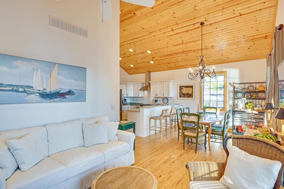 Walk to Dtwn Syracuse: Private Lake-View Home House in Indiana