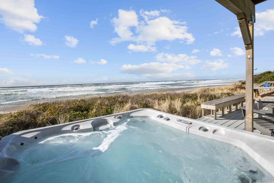 Beachfront Family Sanctuary House in Rockaway Beach