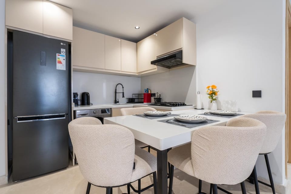 Kitchen or kitchenette, Dining area, oven, stove