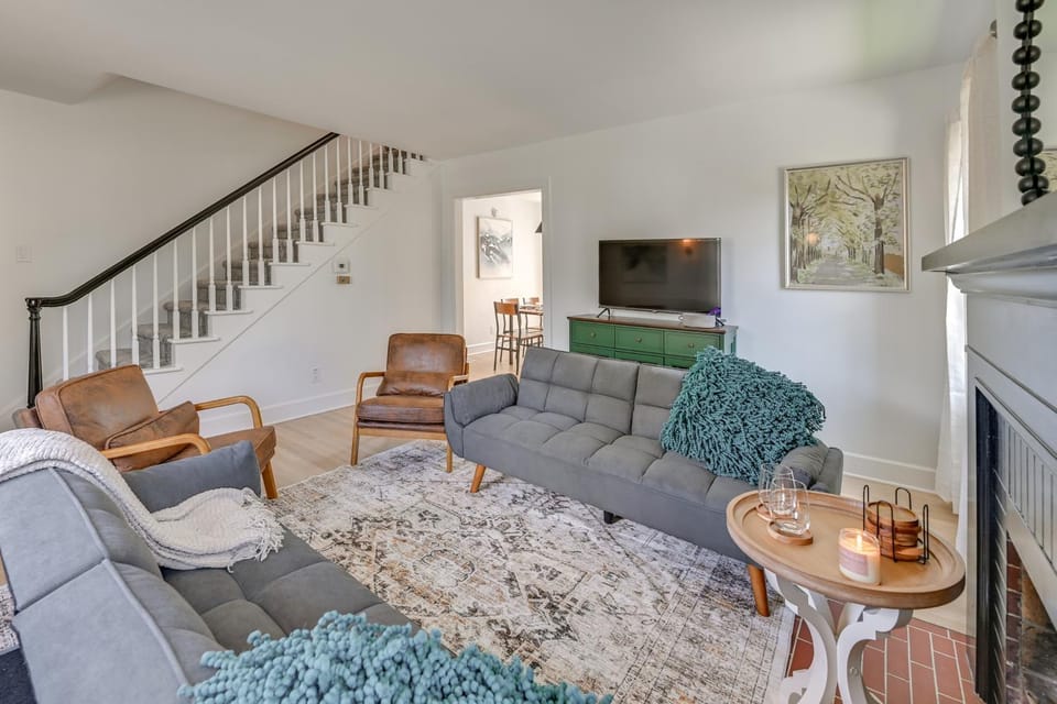 3 Mi to Dtwn: Updated Home w/ Hot Tub in Lexington Apartment in Lexington