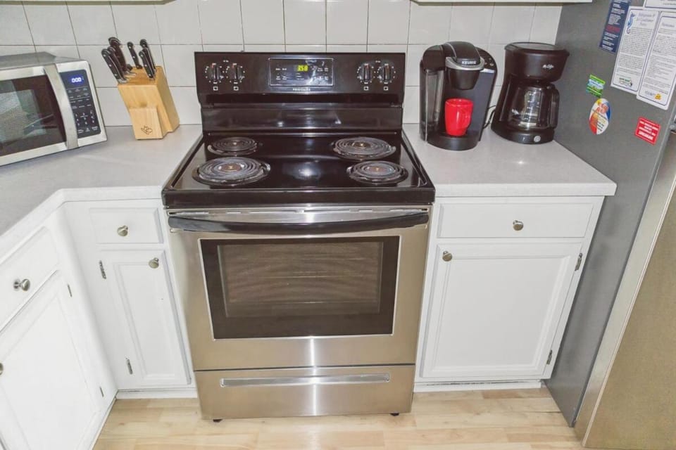 Right Across from Beach Scenic views and Pool Apartment in North Myrtle Beach