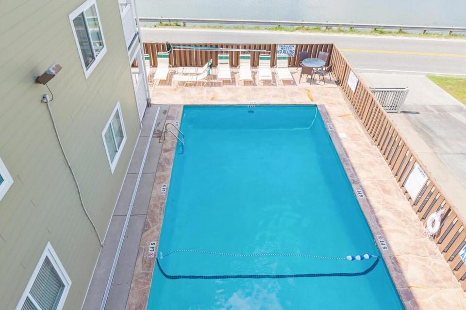 Right Across from Beach Scenic views and Pool Apartment in North Myrtle Beach