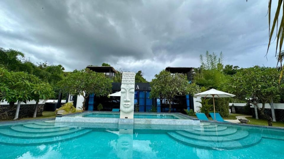Swimming pool, Swimming pool