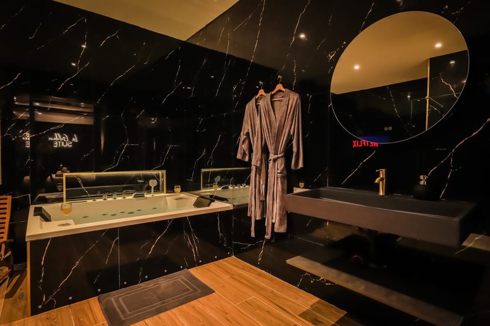 Hot Tub, Bathroom, Bath, towels