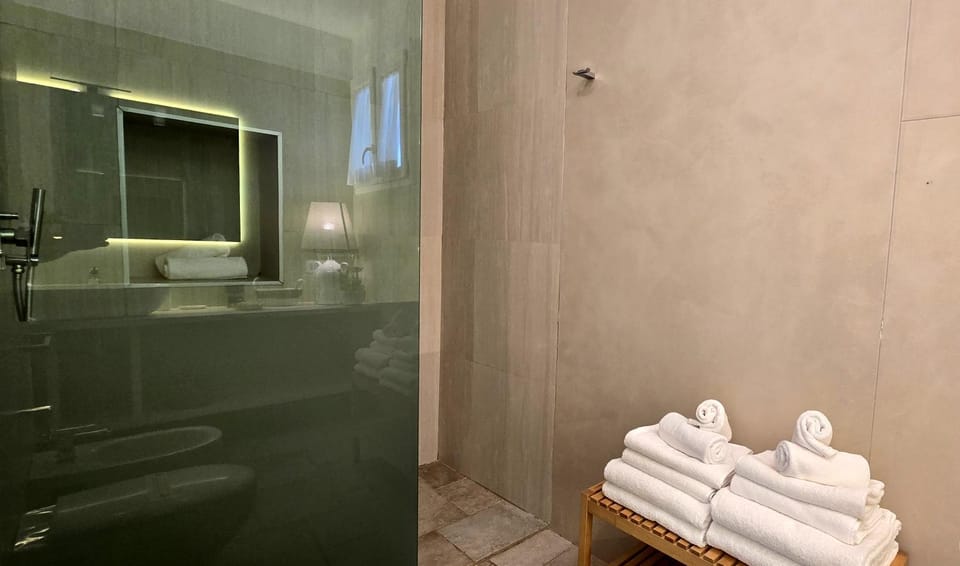 Shower, Bathroom, towels