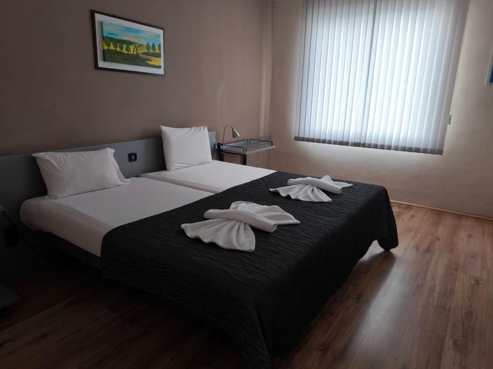 Photo of the whole room, Bedroom, towels