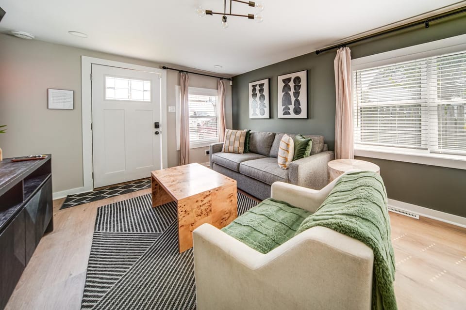 'Zen Haven' Lakefront Erie Home w/ Shore Access House in Millcreek Township