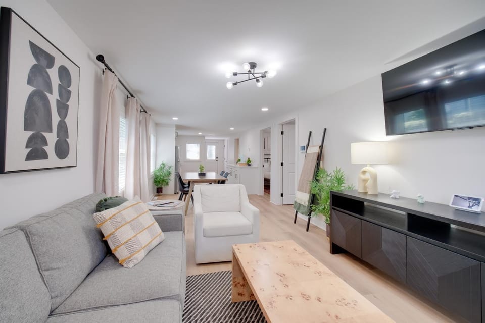 Zen Haven Lakefront Erie Home with Shore Access House in Millcreek Township