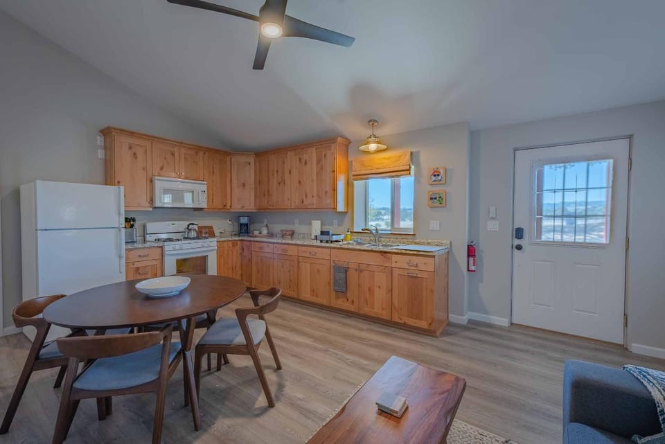 Kitchen or kitchenette, Seating area, Dining area, oven, stove, kitchen