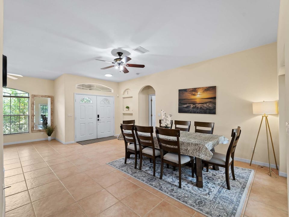 Tranquil & Spacious Family Retreat Swimming Pool House in North Port