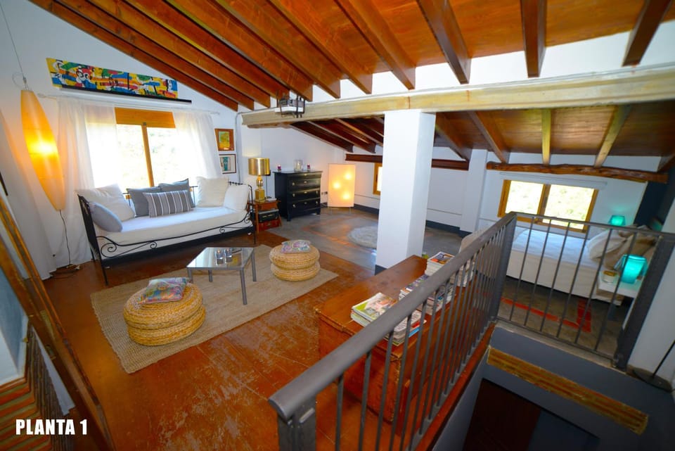 TV and multimedia, Living room, Decorative detail, Seating area
