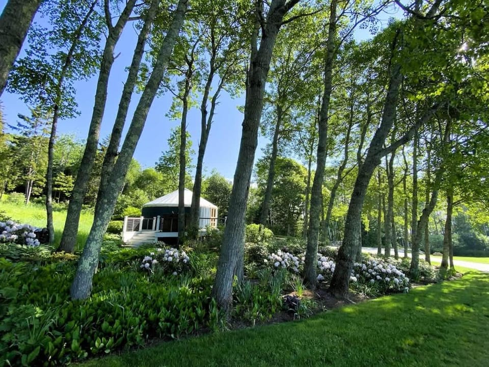 Luxury Yurt at Seaside Farm in Friendship House in Cushing