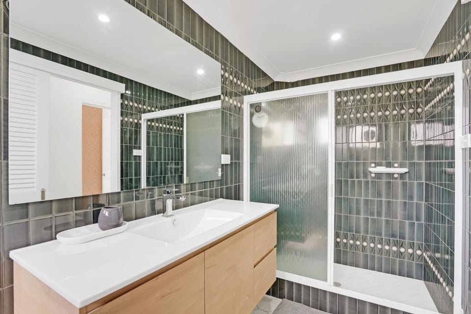 Shower, Bathroom, towels